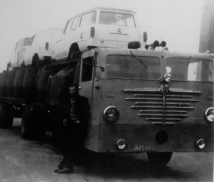 Smoko Photo, 1 of only 2 German made truck, that was here in Australia