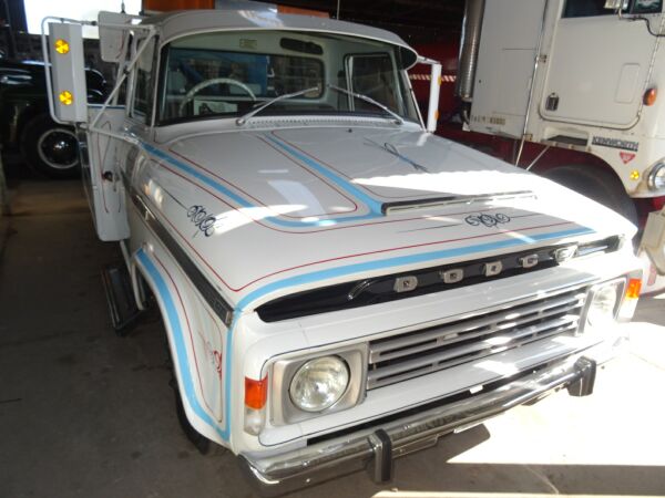 Metropolitan Towing Dodge 300 At the Museum